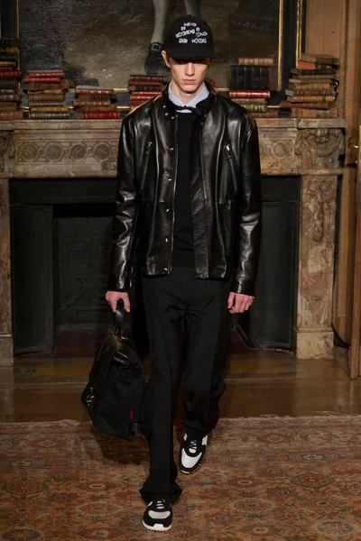 Look 18